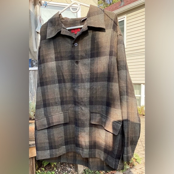 Hugo Boss 100% wool plaid car coat/ over shirt Lg, good condition - Picture 3 of 11